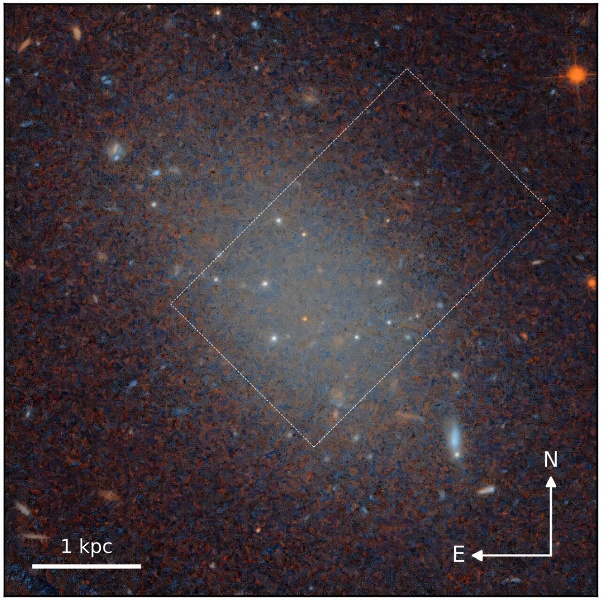 Космический телескоп &laquo;Хаббл&raquo; помог изучить&nbsp;12 сверхъярких шаровых скоплений&nbsp;необычной галактики FCC 224